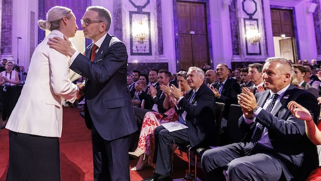 Bussi für AfD-Co-Vorsitzende Alice Weidel in der Hofburg. Herbert Kickls Gästeliste sorgt für ...