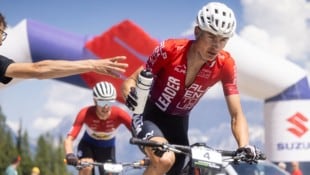 Jakob Hartmann ist der unangefochtene Leader der Alpentour 2026.