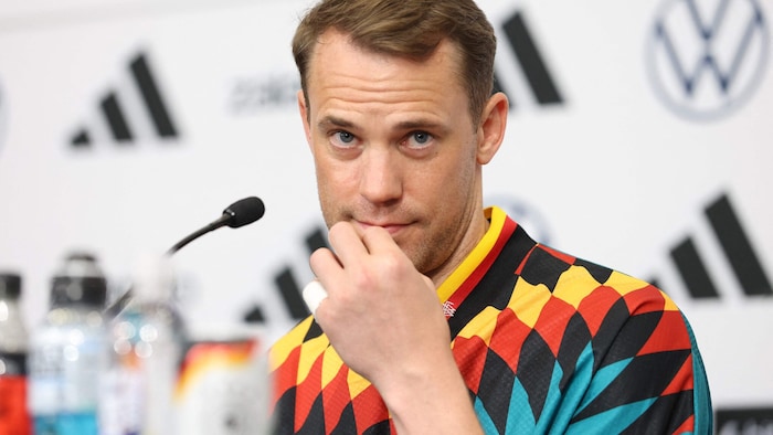 DFB-Teamtorhüter bei der Pressekonferenz vor dem Spiel gegen die Elfenbeinküste in Toronto.
