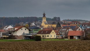 Zahlreiche Polizeistreifen rückten zum Ort des Geschehens in Sinabelkirchen aus.