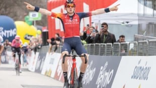 Tao Geoghegan Hart, hier bei einem Etappensieg im Rahmen der Tour of the Alps 2023.