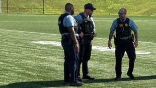 In Argentiniens Camp achten viele Polizisten auf die Sicherheit.