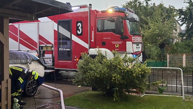 Die Villacher Feuerwehren standen im Dauereinsatz.