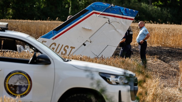 Das Flugzeug befand sich im Anflug auf den Flugplatz in La Baule, als es plötzlich auf ein Feld ...