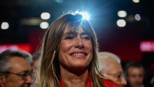 Die wegen Korruption angeklagte spanische First Lady María Begoña Gómez Fernández darf bis auf ...