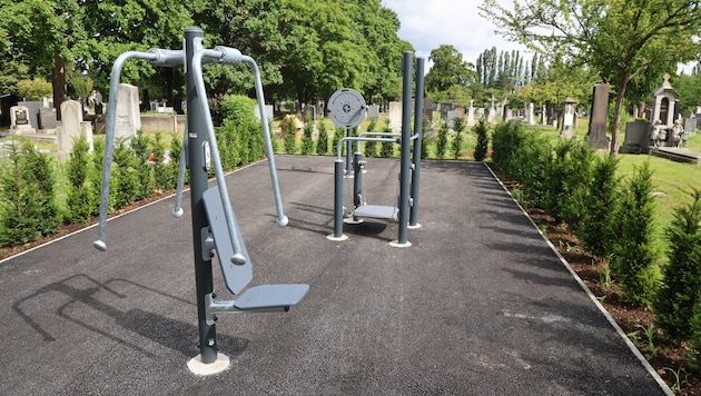 Ein Fitnessprogramm absolvieren, während nebenan Menschen um ihre Liebsten trauern: Damit ...