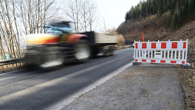 Der „Radweg ins Nichts“ vor dem Schloss Ambras soll nun dem Vernehmen nach weitergebaut werden.