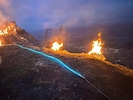 Sonnwendfeuer mit Blick ins Tal auf der Nordkette bei Innsbruck