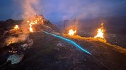 Sonnwendfeuer mit Blick ins Tal auf der Nordkette bei Innsbruck