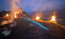 Sonnwendfeuer mit Blick ins Tal auf der Nordkette bei Innsbruck