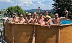 Den Aufstieg feierten die Berndorf-Kicker auf ihre eigene Art.