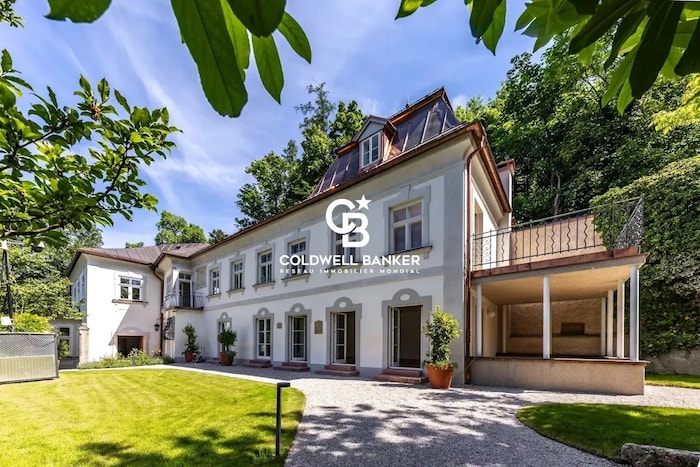Jetzt wird die Villa zum Kauf angeboten...