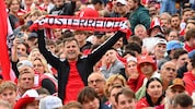 Hoffnungsvoll blicken Österreich- Fans dem Spiel am Abend entgegen.