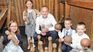 Forellenhof-Chef Fredi Ortmüller freut sich, dass die historische Kegelbahn besonders bei ...