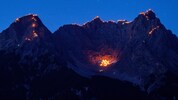 Nicht nur Gipfel und Berggrate, auch das Schneekar war in der Nacht auf Sonntag hell erleuchtet.
