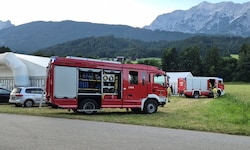 Im Großeinsatz standen die Freiwilligen Feuerwehren Kolsass und Terfens, der Rettungsdienst ...