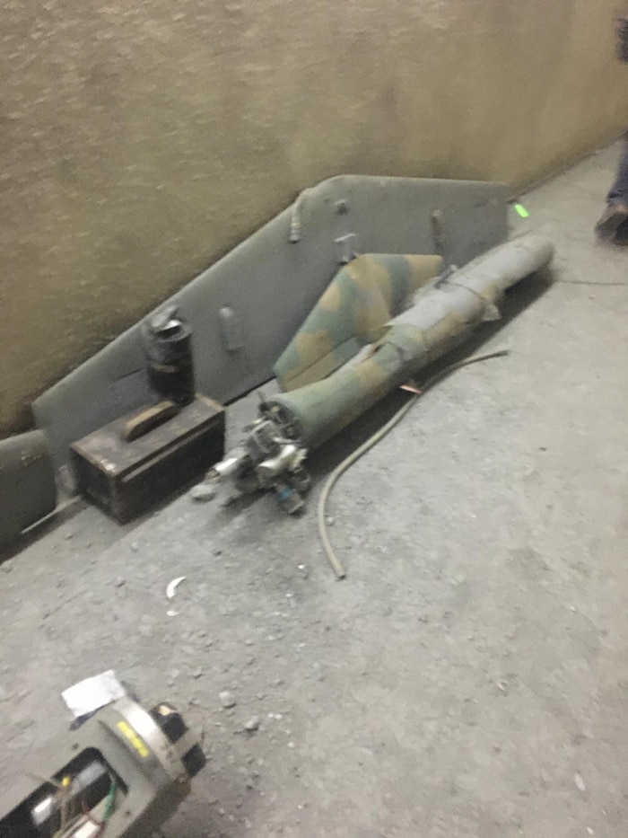Benjamin Weinthal sah im Terror-Tunnel der Hisbollah im Libanon am Boden liegen Teile einer ...