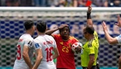 Belgiens Nathan Ngoy sah in der 66. Minute die Rote Karte.