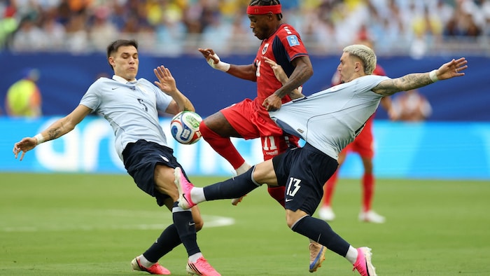 Manuel Ugarte (Nr. 5) und die „Celeste“ des zweifachen Weltmeisters aus Uruguay blieben auch ...