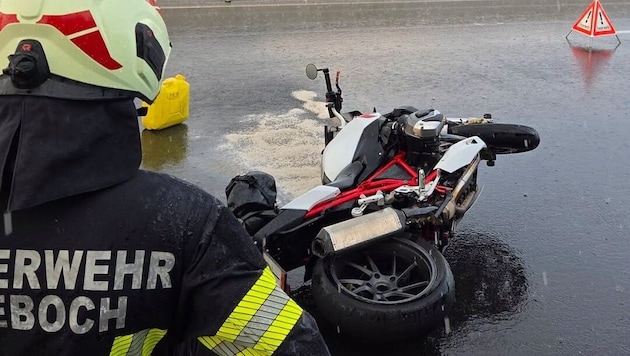 Der Lenker des Bikes wurde schwer verletzt ins Krankenhaus gebracht.