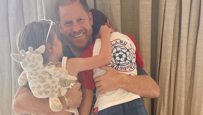 Die lange Fahrt vom neuen Zuhause der Sussexes zur Schule von Lilibet und Archie sei ein ...