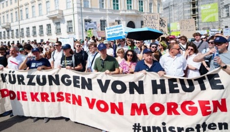 40.000 Studenten und Uni-Angehörige gingen im Mai gegen die geplanten Einsparungen auf die ...