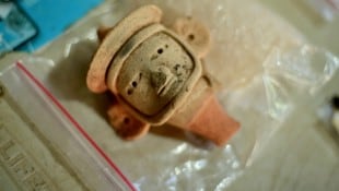 Diese anthropomorphe Pfeife wurde an der Ausgrabungsstätte in Coatepec (Veracruz) freigelegt. 