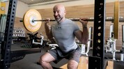 Wie viele Wiederholungen? Wie viel Gewicht? Wie lange Pausen? Fitness-Experte Lukas Grigorescu ...