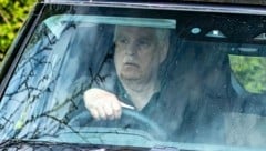 Trotz Ermittlungen und Hausdurchsuchung: Andrew jettet zum Luxus-Urlaub nach Frankreich ...