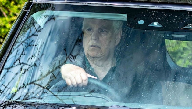 Trotz Ermittlungen und Hausdurchsuchung: Andrew jettet zum Luxus-Urlaub nach Frankreich ...