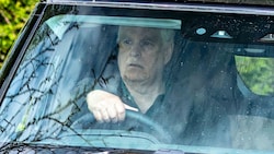 Trotz Ermittlungen und Hausdurchsuchung: Andrew jettet zum Luxus-Urlaub nach Frankreich ...