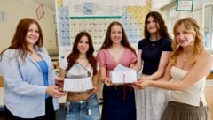 Stolze Siegerinnen: Susanne (17), Phelea (17), Elena (16), Katja (17) und Mia (16)