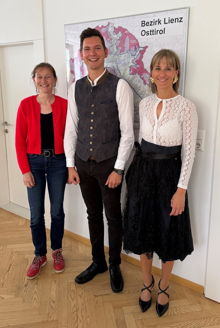 Bezirkshauptfrau Bettina Heinricher, Vize Lukas Kaplenig und BM Stefanie Ganeider (v.l.)