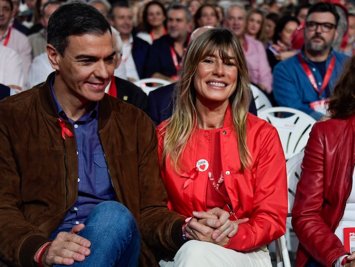 Pedro Sánchez und seine Frau María Begoña Gómez Fernández beim 41. Parteitag der PSOE 2024.