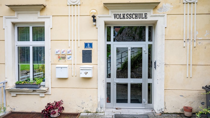Eltern kritisieren bauliche Mängel am Gebäude.