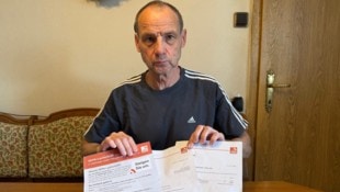 Rudolf F. mit den Schreiben von OBS