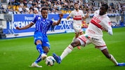 Anderson (l.) fiel den GAK-Fans als unangenehmer Gegenspieler auf.