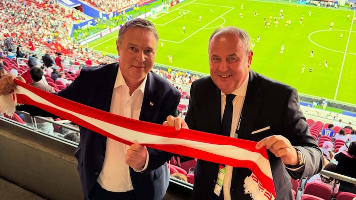 Die Reise zur Fußball-WM in die USA ließ sich auch Vizekanzler Andreas Babler nicht entgehen.