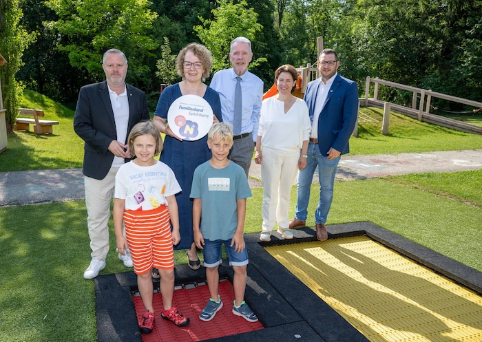 SPÖ-Vize Rainer Spenger, ÖVP-Familien-Landesrätin Christiane Teschl-Hofmeister, Wiener Neustadts ...