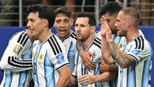 Lionel Messi (Mitte) kommt aus dem Jubeln gar nicht mehr heraus.