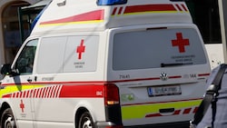 Der Mann wurde schwer verletzt ins Krankenhaus gebracht. (Symbolbild)