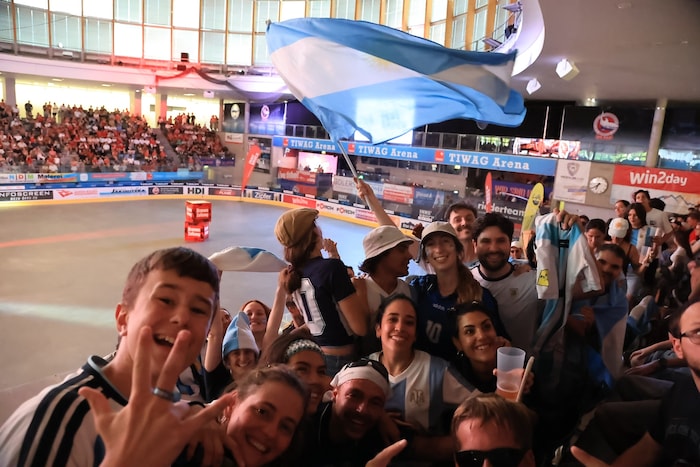 Die Argentinien-Fans waren in der Minderheit, aber dennoch gut drauf.