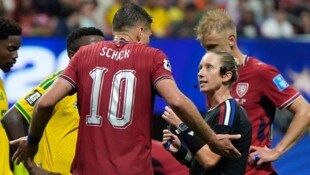 Die Schiedsrichterin Tori Penso leitete bereits die Partie Tschechien gegen Südafrika