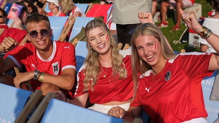 Vorm Anpfiff zeigten sich die Rot-weiß-Rot-Fans euphorisch.