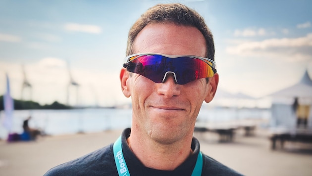 Michael von der Wiener PR-Agentur fb communications ist von der Cybersight Zenith Pro ...