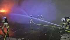 Starker Rauch und hohe Flammen: Mehrere Feuerwehren waren in Siggerwiesen im Einsatz.