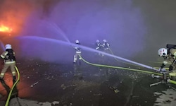 Starker Rauch und hohe Flammen: Mehrere Feuerwehren waren in Siggerwiesen im Einsatz.