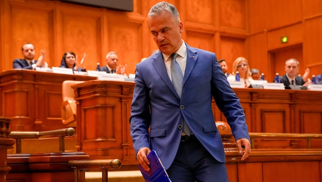 Der designierte Premier Adrian Vestea wollte die Brandmauer um die ultrarechte Opposition ...