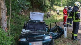 Die 18-jährige Lenkerin musste aus dem Wrack befreit werden