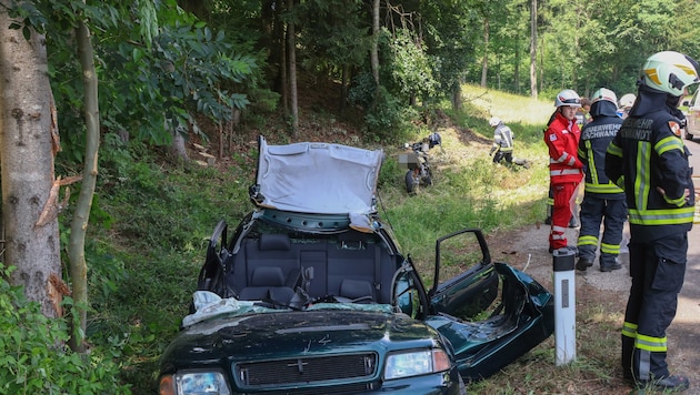 Die 18-jährige Lenkerin musste aus dem Wrack befreit werden